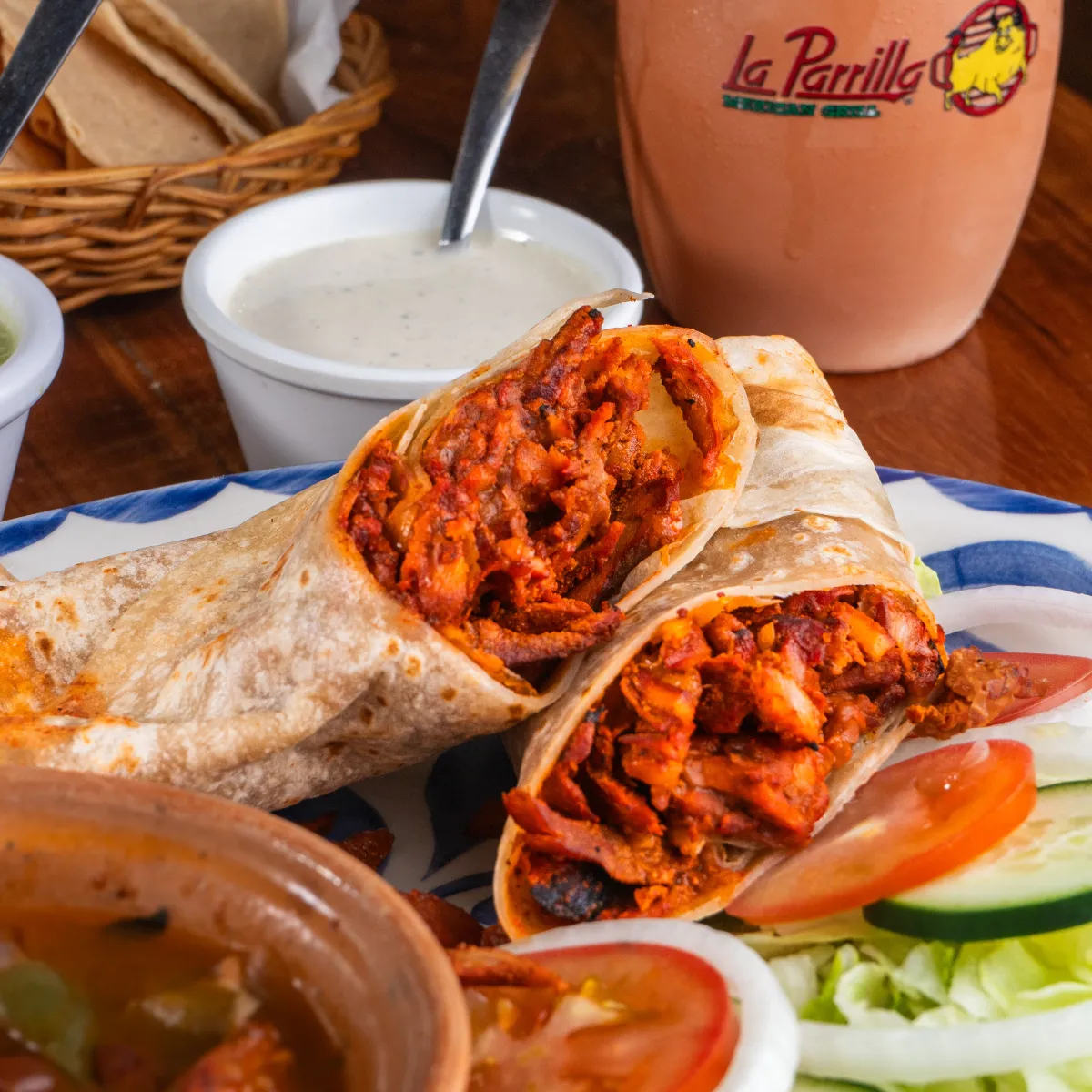 Burritos de carne al pastor en el restaurante en Cancún La Parrilla