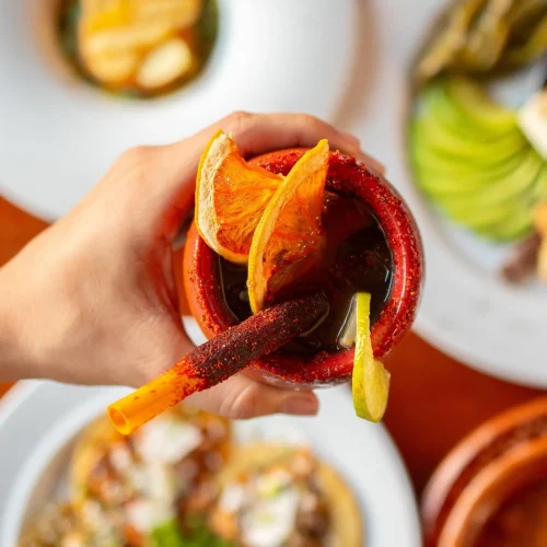 bebida preparada con chamoy en marakame