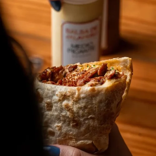 burrito de carne al pastor en ay taco pdc