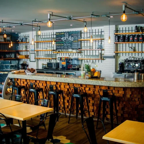 Interior de la cafetería don tomás en tulum