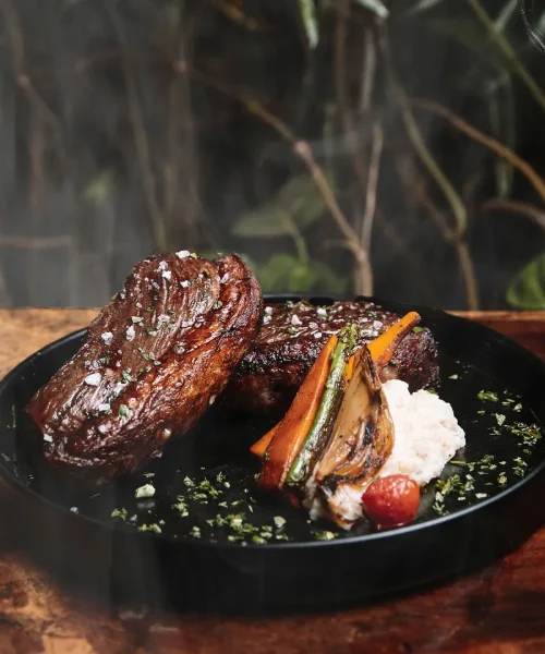 Platillos gourmet del restaurante buffet bovinos steakhouse
