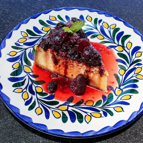 Postre de cheesecake de frutos rojos en basilico villahermosa