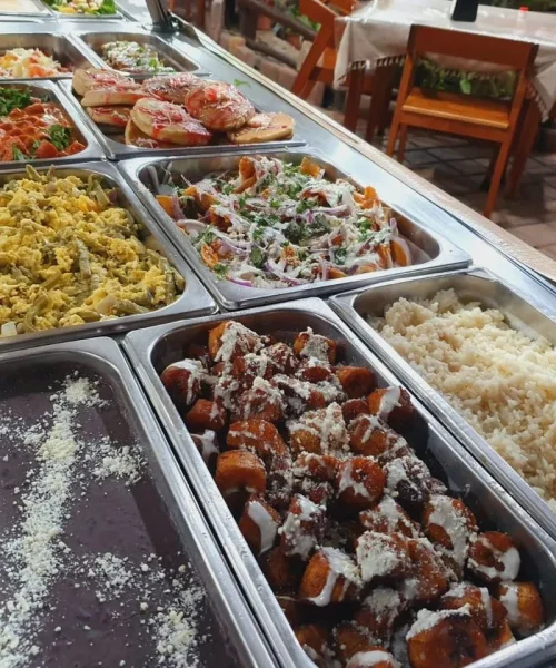 Comida en el buffet la jungla playa del carmen