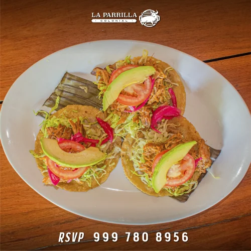 platos de comida tipica en la parrilla colonial, uno de los mejores restaurantes en el centro de mérida