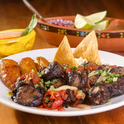 Comida tabasqueña tradicional en el puchero