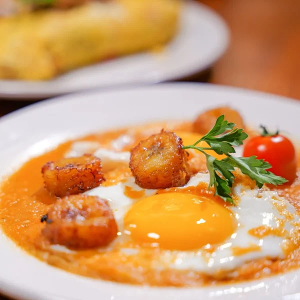 Deliciosos huevos del buffet de desayunos de ipanemas