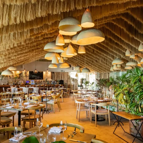 Interior de lujo en un restaurante de cancún