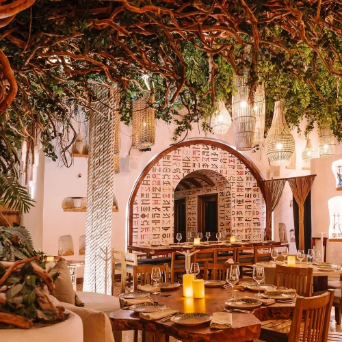Interior del restaurante ilios en tulum