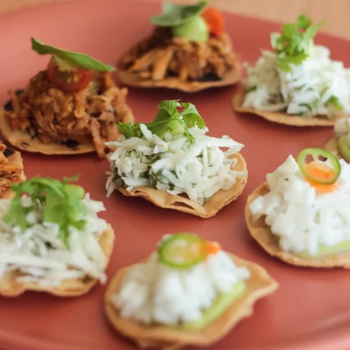Mini tostadas de cochinita en el restaurante salva carmela