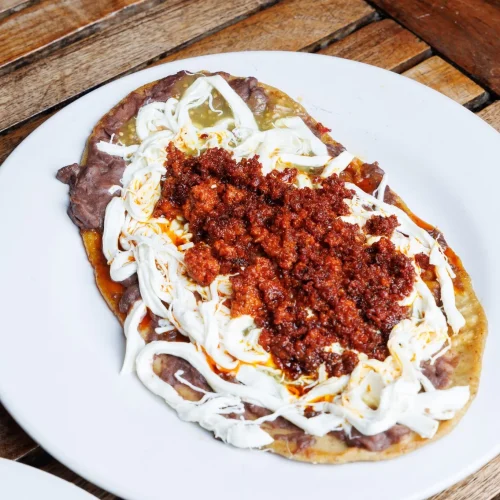 Comida tipica tradicional en orizaba picaditas jarochas salbutes en el restaurante corazon de amaranto