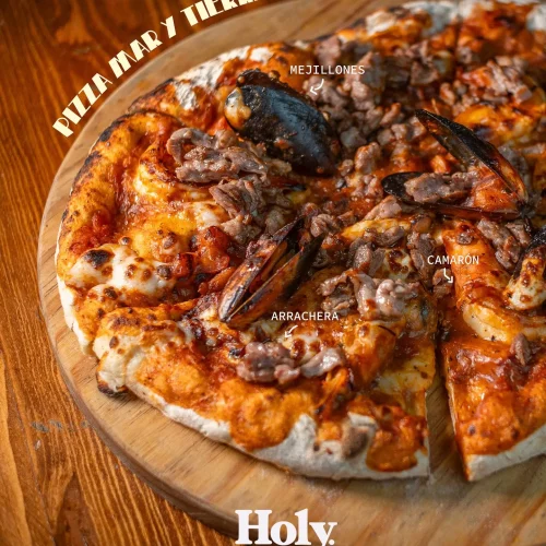 Pizza mar y tierra con con arrachera, camarones y mejillones en pachuca