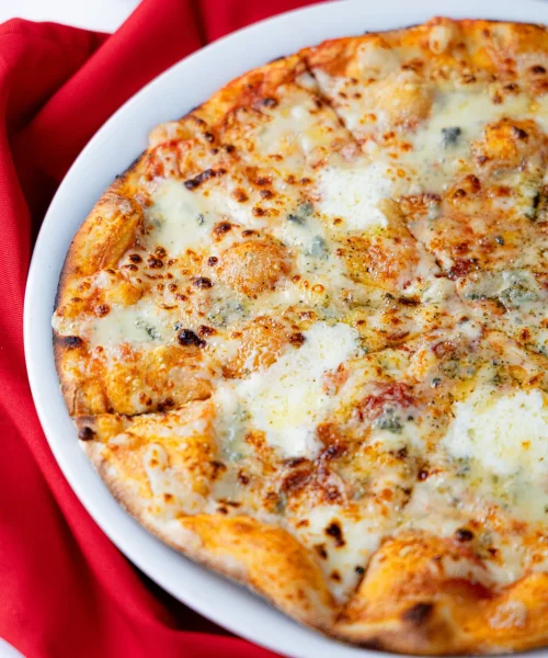 Deliciosa pizza rústica de 4 quesos en cancún