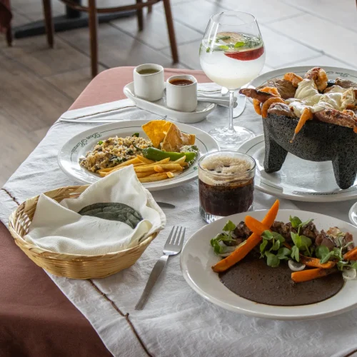 Platillos de comida tradicional contemporanea de pachuca hidalgo en el restaurante don horacio
