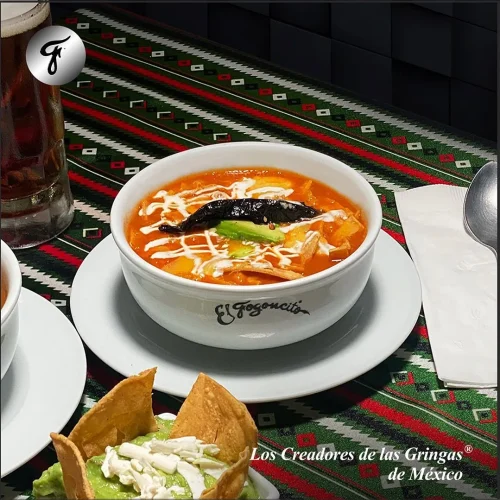sopa queretana o también llamada sopa azteca es una comida típica de queretaro