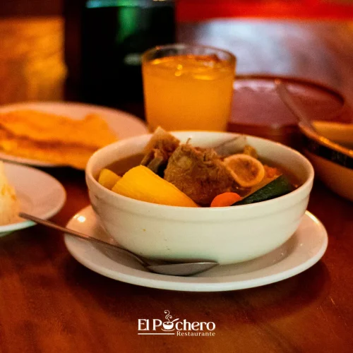 Puchero caldo de res en el puchero villahermosa