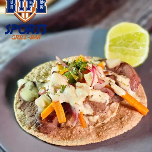 Taco de lengua de escabeche en el restaurante bife sport bar en pachuca
