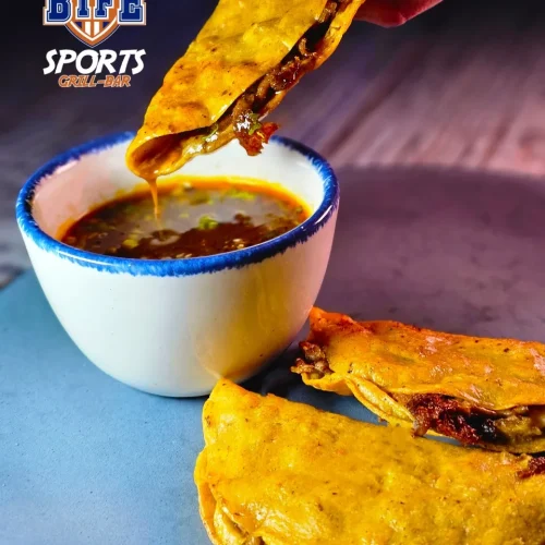 Magnificos tacos de birria y consomé en pachua