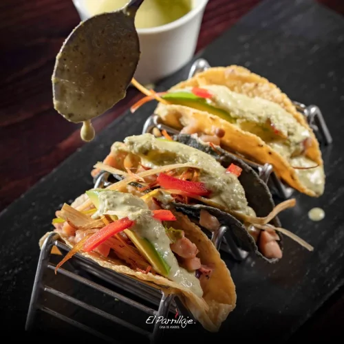 Tacos de de pulpo en un restaurante de plaza angelopolis en puebla