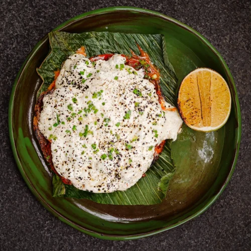 Tortilla doradita con pulpo guisado y queso de hebra restaurante la cevicheria tabasco